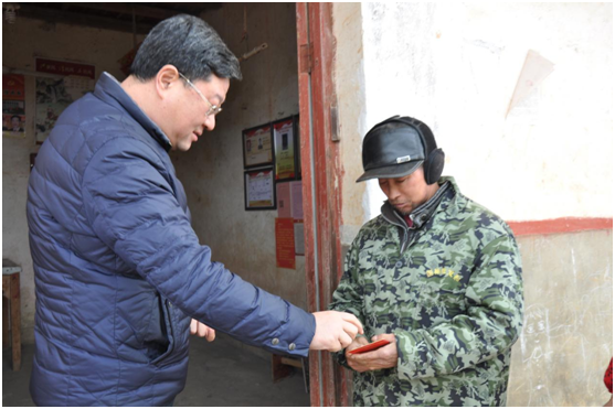 Ñ϶¬ÉîÈë·öƶµã ´º½ÚοÎÊůÈËÐÄ